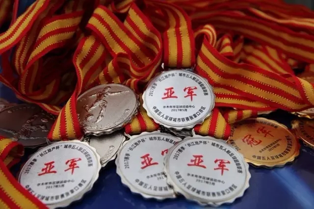 前山东球员：05年球队酒店都住不起了 是巩晓彬解困并团结大家