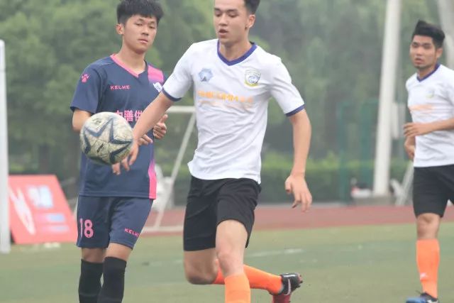媒体人：石洺豪在进攻端表现亮眼 张淳智全队唯一得分上双也可以